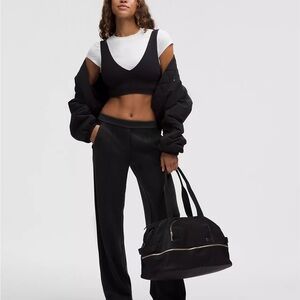 Softstreme Pintuck Mid-Rise Pant
Regular